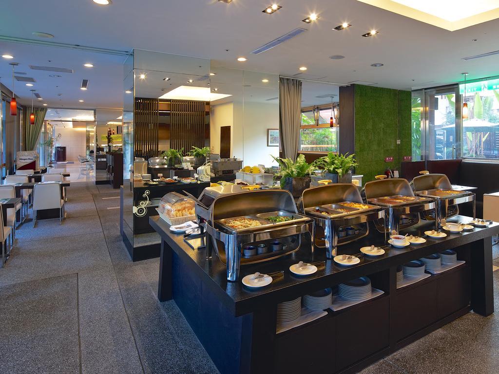52 Hotel Taichung Exterior photo